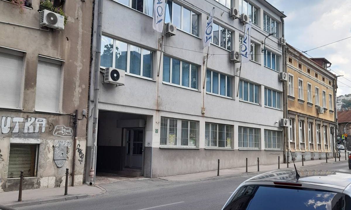 IMG-136a546cdb72b28fb072ff90ace6bbed-V